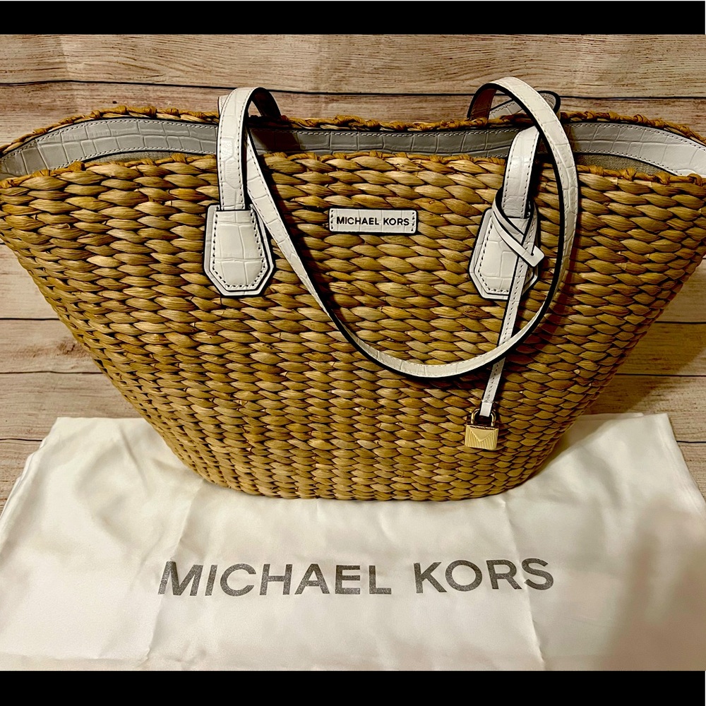 🌺MICHAEL Michael Kors Malibu Large Woven Trapezoid Tote🌺